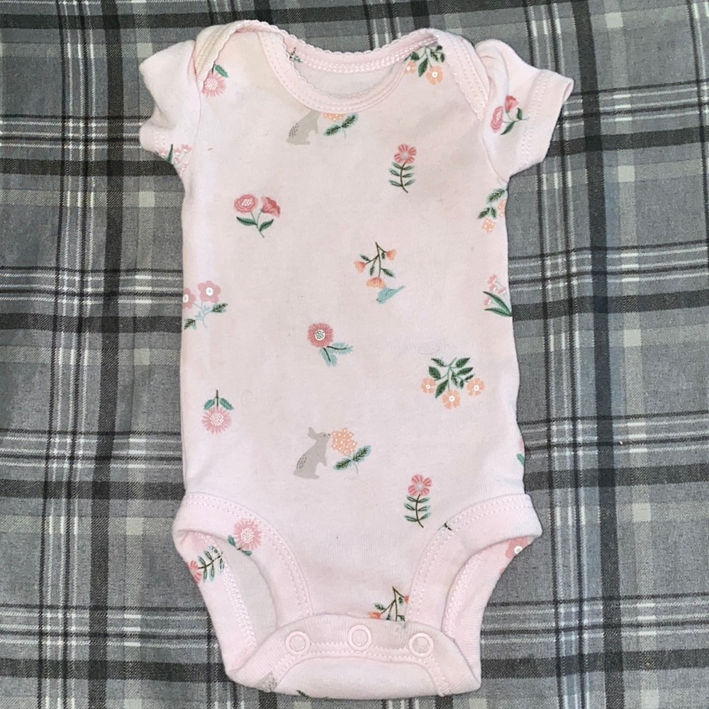 Carter’s short sleeve onesie